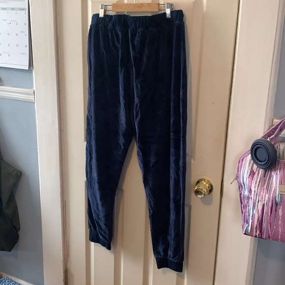 Athletic/Casual Outfit - Picture 8 of 8